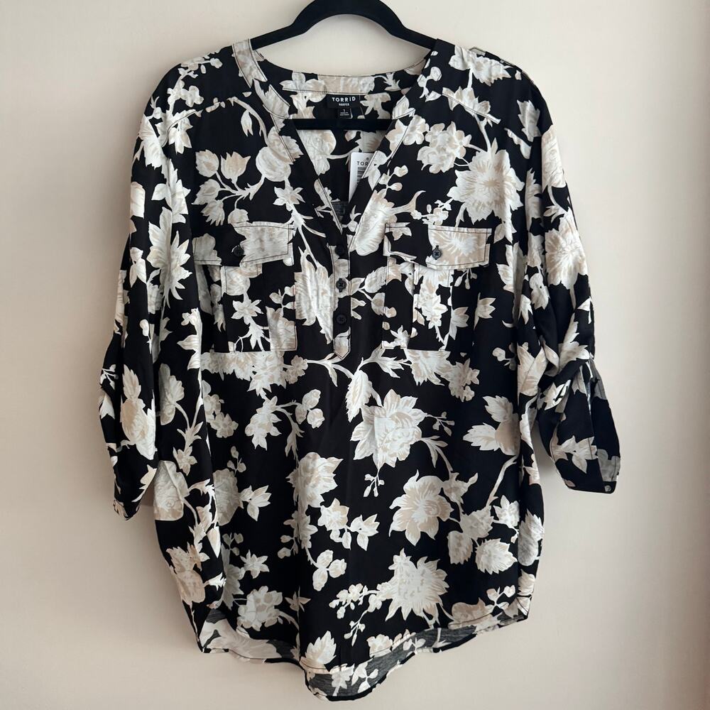 New Torrid Harper Crinkle Blouse Black White Sz 1X Floral 3/4 Sleeve